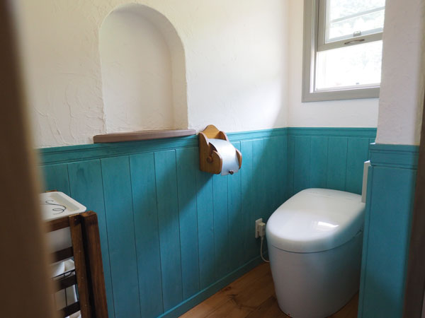 トイレの漆喰壁に作ったニッチェ